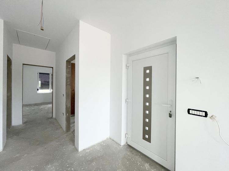 Duplex cu 3 camere cu Canalizare în Moșnița Nouă