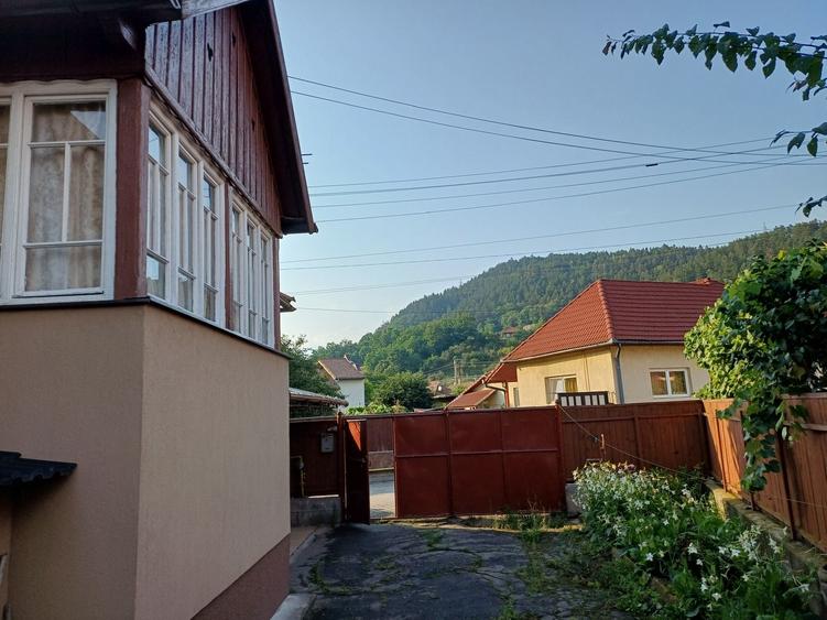Casă cu 3 camere în Central
