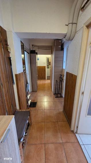 Apartament cu 4 camere decomandat în Soarelui