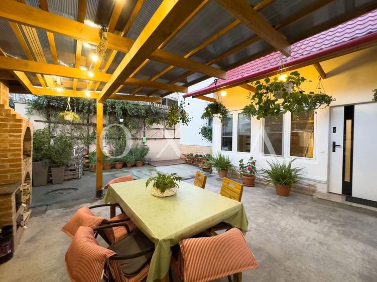 Casă individuală cu 7 camere cu Canalizare în Rogerius
