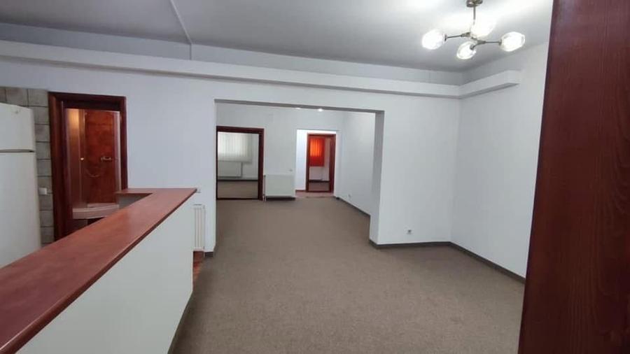 Apartament cu 3 camere semidecomandat în Foișorul de Foc