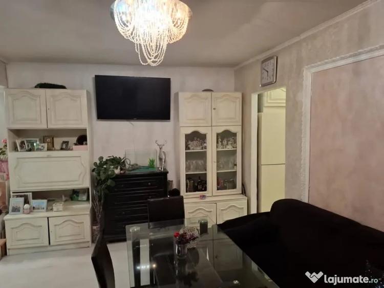 Apartament cu 3 camere semidecomandat în Ultracentral