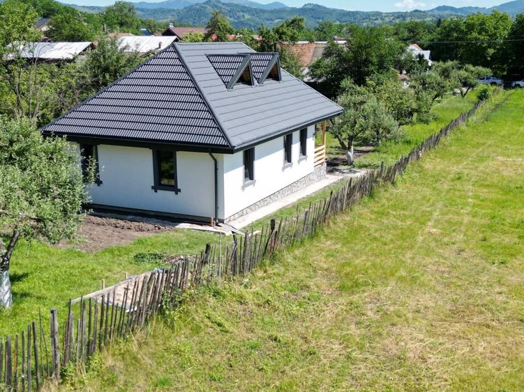 Casă cu 3 camere în Izvoarele