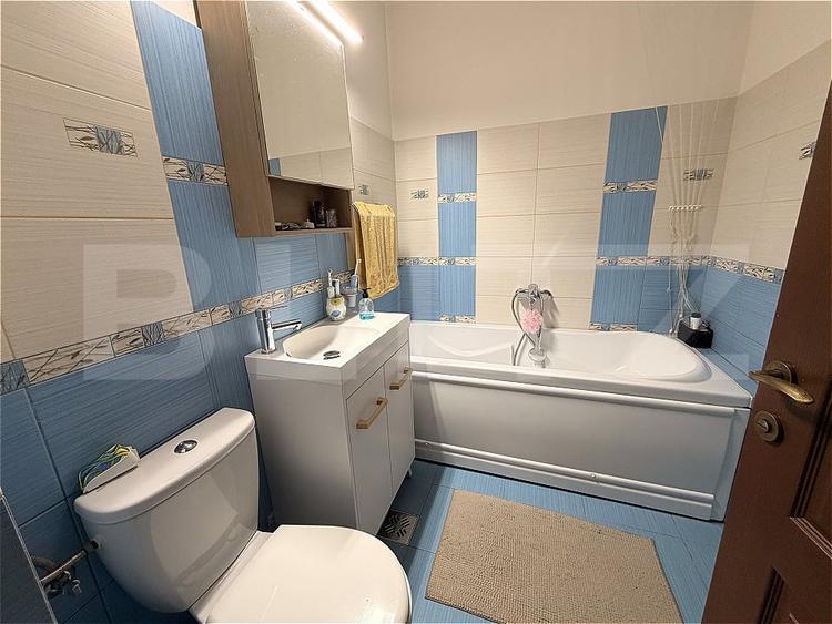 Apartament cu 3 camere decomandat, mobilat în Florești