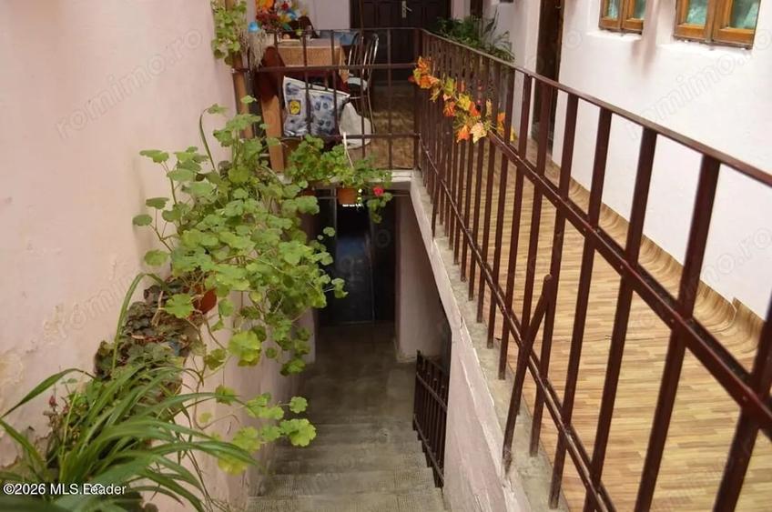 Casă cu Teren 1339 Mp în Central