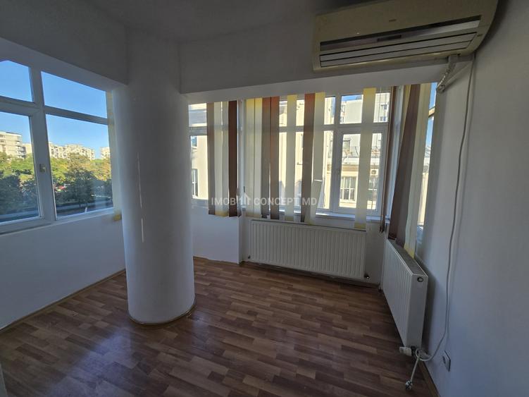 Apartament cu 3 camere decomandat în P-ța Mihai Viteazu