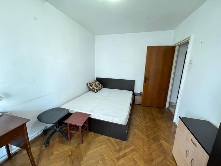 Apartament cu 4 camere decomandat, mobilat în Plopilor