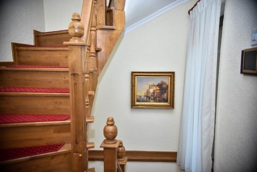 Casă individuală cu 6 camere cu Canalizare în Rosetti