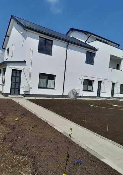 Apartament cu 3 camere decomandat în Sânpetru