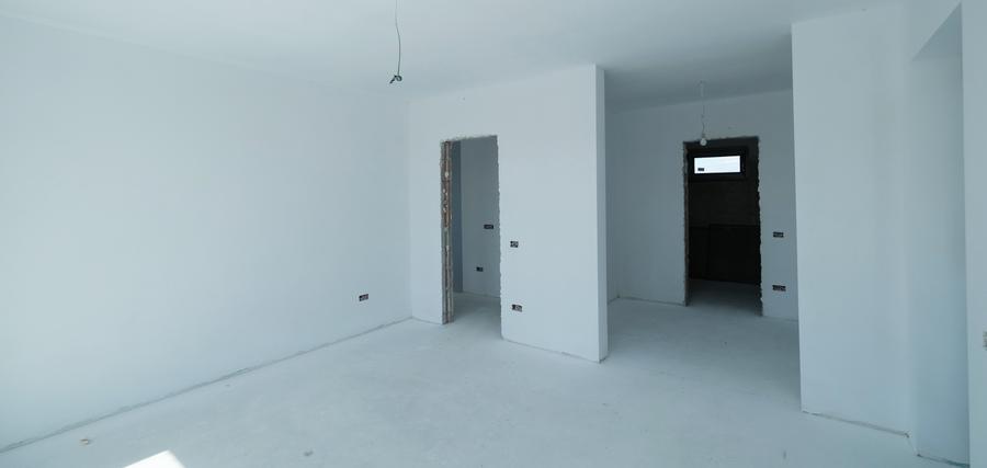 Casă individuală cu 6 camere cu Teren 700 Mp în Corbeanca