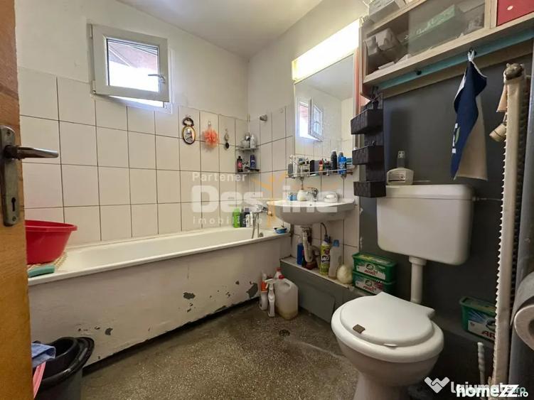 Apartament cu 3 camere decomandat, mobilat în Vitan