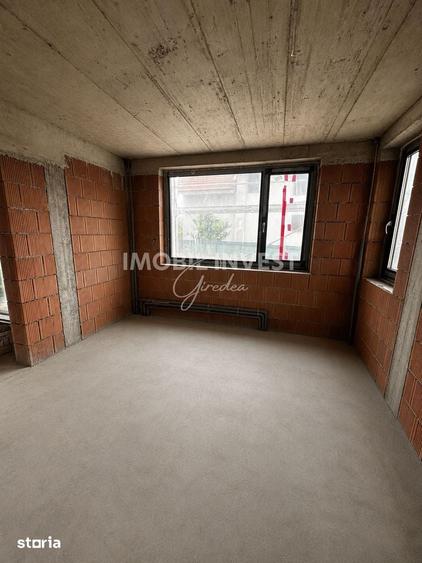 Casă cu 4 camere cu Teren 400 Mp în Central