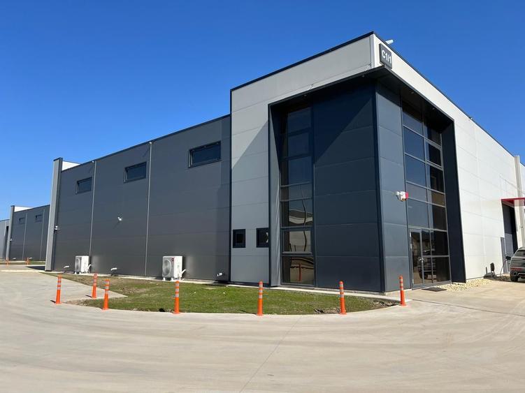 Spațiu industrial, de 995 mp, în Nord