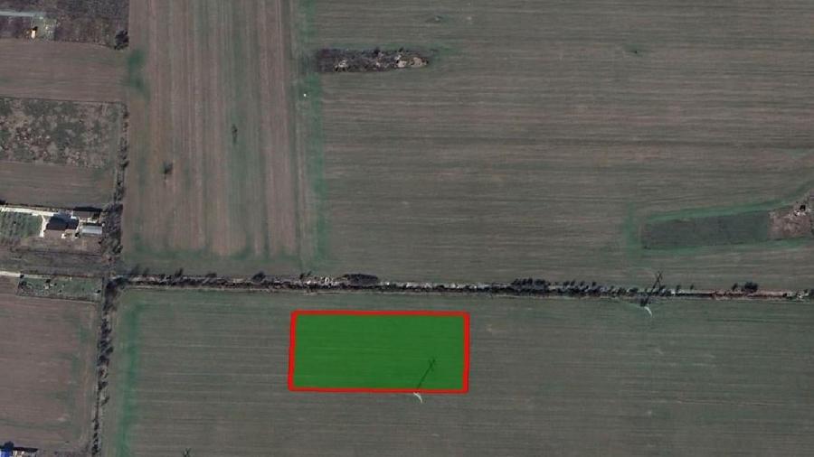 Teren agricol intravilan de 8800 mp, în 1 Decembrie