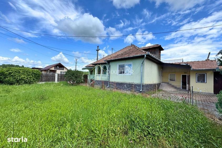 Casă cu 3 camere decomandat în Șieu