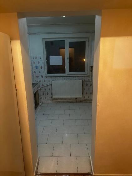 Apartament cu 2 camere semidecomandat în Craiovița Nouă