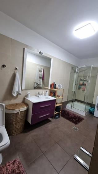 Apartament cu 3 camere semidecomandat în Odăi