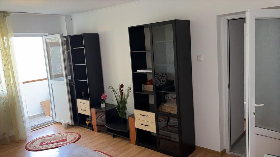 Apartament cu 3 camere decomandat în Beba Veche