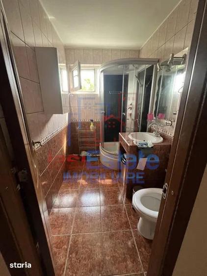 Apartament cu 2 camere semidecomandat în Podu Roș