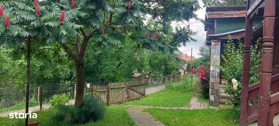 Casă cu 2 camere decomandat cu Teren 1745 Mp în Central