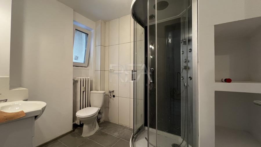 Garsonieră decomandată în Lahovari