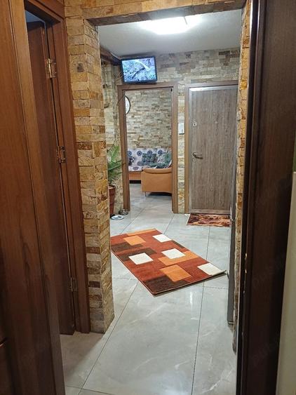 Apartament cu 2 camere decomandat în Rovine