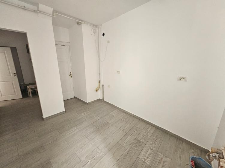 Apartament cu 4 camere decomandat în Armeneasca