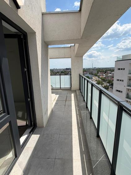 Penthouse cu 4 camere decomandat în Parcul Carol