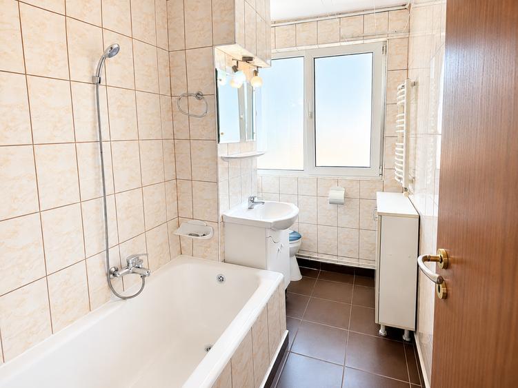 Apartament cu 2 camere semidecomandat în Eroii Revoluției