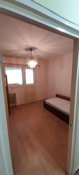 Apartament cu 4 camere decomandat în Iancului