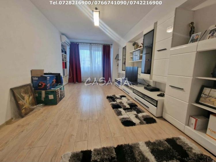 Apartament cu 4 camere decomandat în Central