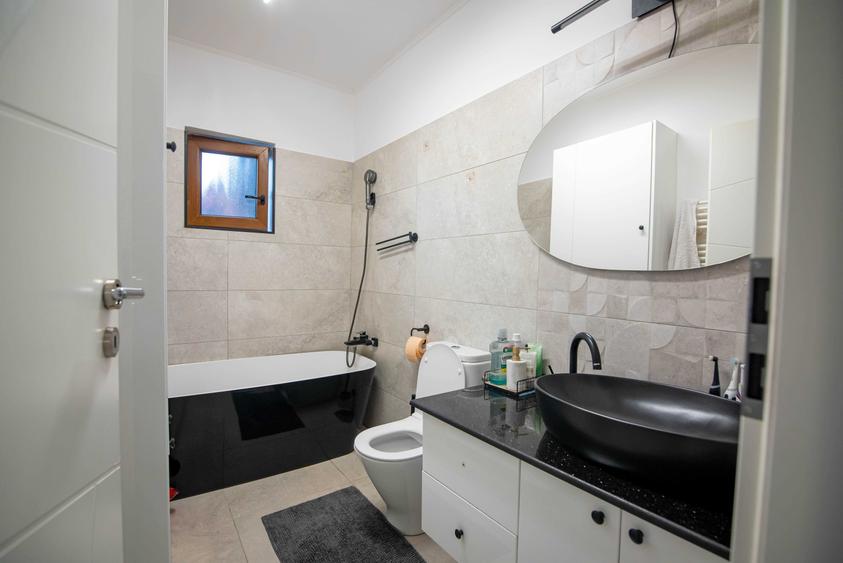 Casă cu 2 camere cu Teren 300 Mp în Moșnița Veche