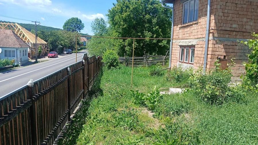 Casă cu Teren 2400 Mp în Tâmpa