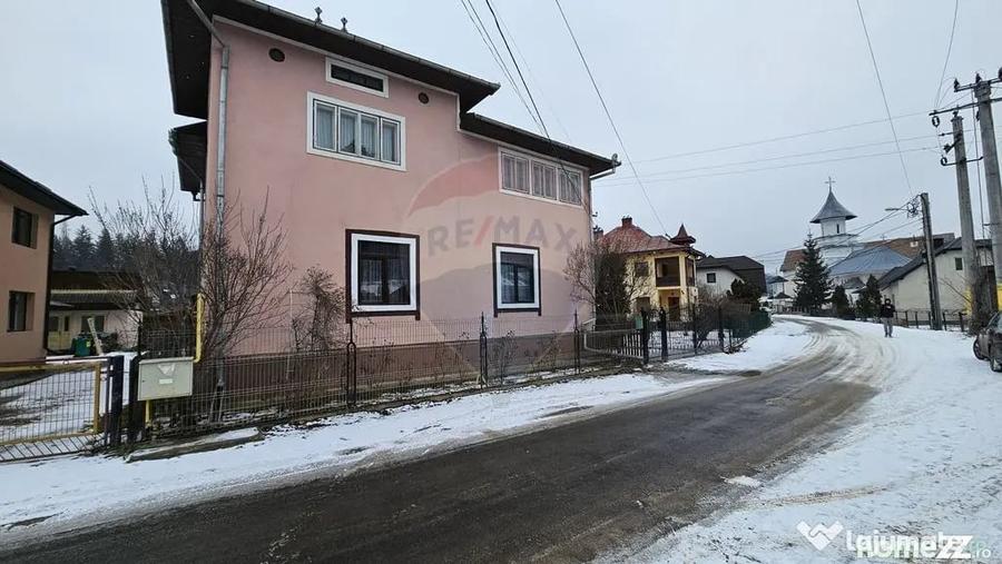 Casă cu 3 camere cu Teren 200 Mp în Central