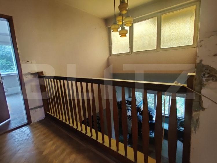 Casă individuală cu 7 camere cu Canalizare în Dealul Cetății