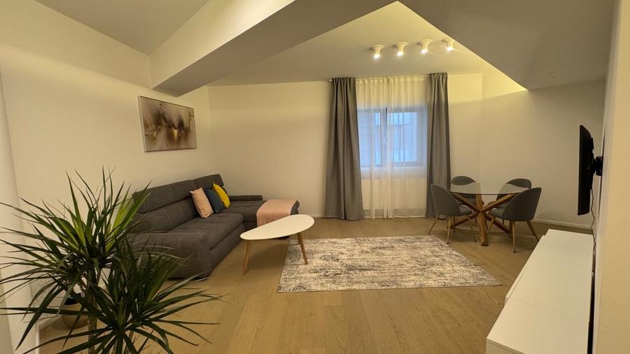 Apartament cu 3 camere decomandat, mobilat în Drumul Taberei