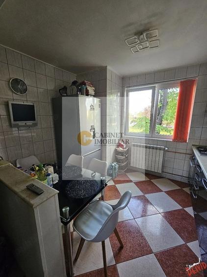 Apartament cu 3 camere decomandat, mobilat în Constructorilor