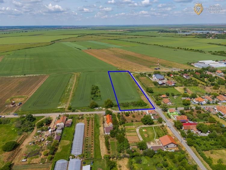 Teren agricol intravilan de 6400 mp, în Miniș