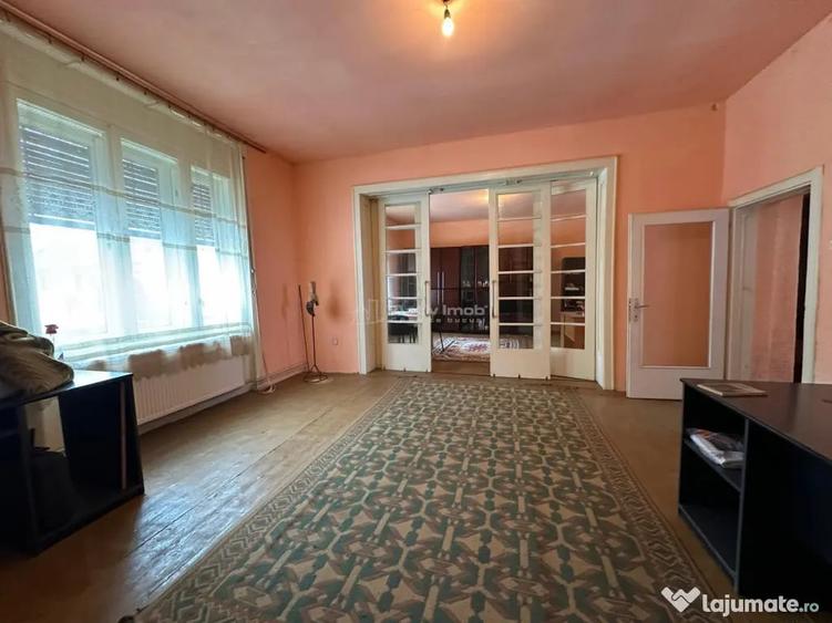 Casă cu 6 camere cu Teren 606 Mp în Central