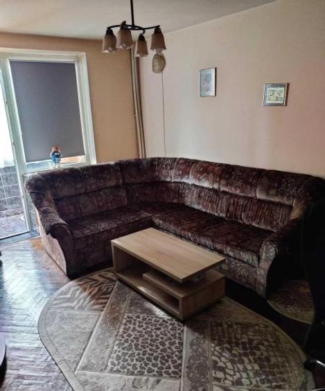 Apartament cu 3 camere semidecomandat în Abator