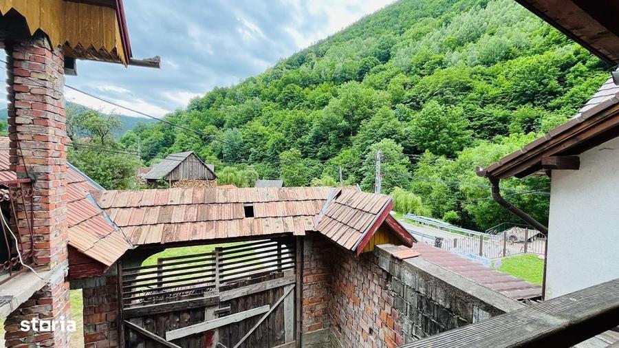 Casă cu 4 camere cu Teren 240 Mp în Central
