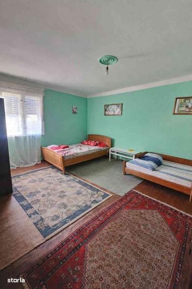 Casă cu 4 camere în Rogoz