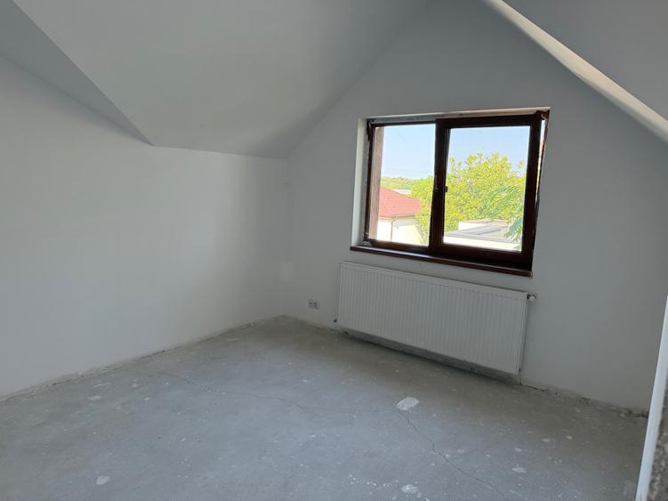 Casa de vanzare cu 2 etaje- intrare in Comuna Berceni - 240 mp utili si 400 gradina - 3