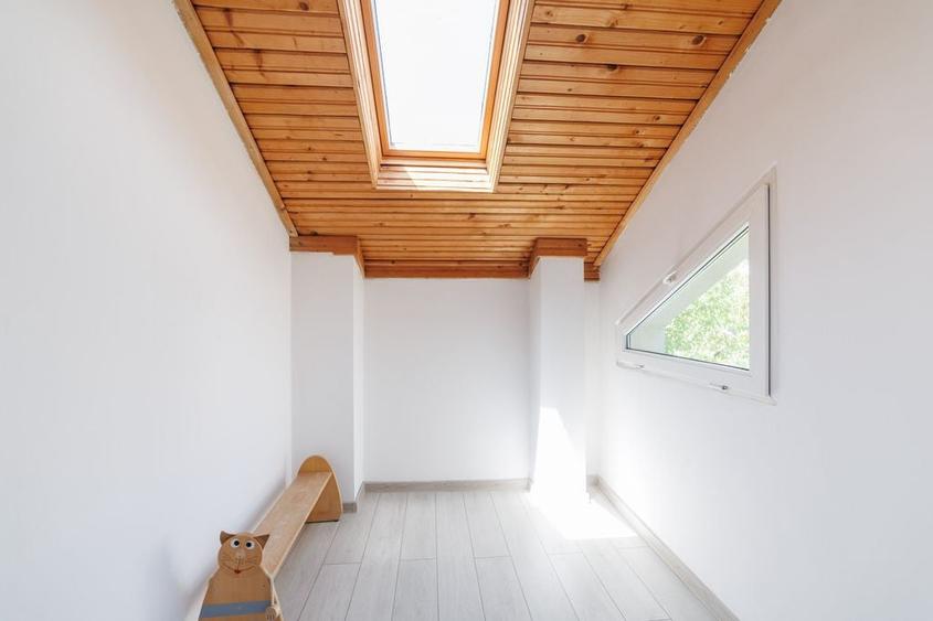 Casă cu 5 camere cu Teren 719 Mp în Găvana