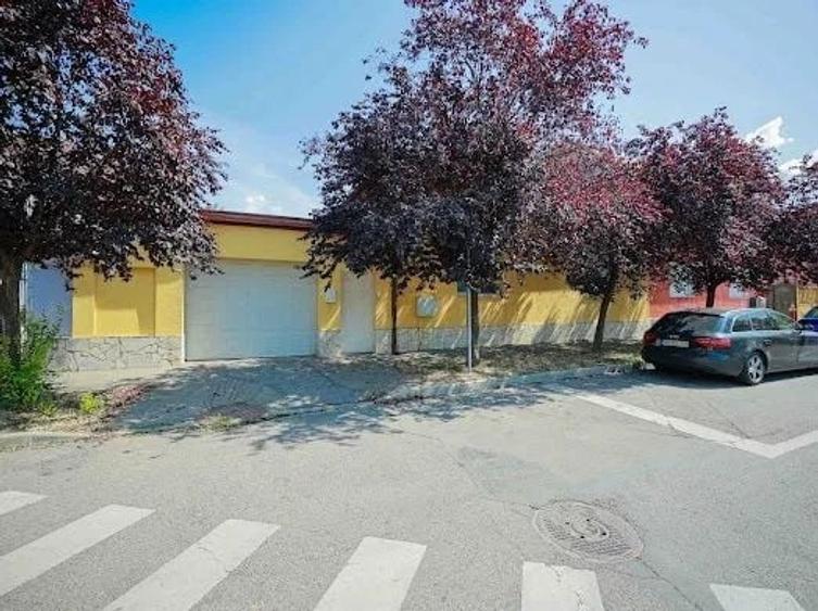 Casă individuală cu 3 camere cu Canalizare în Central