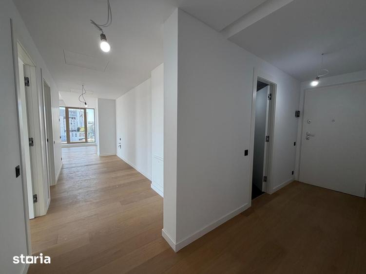 Apartament cu 4 camere decomandat în Pipera