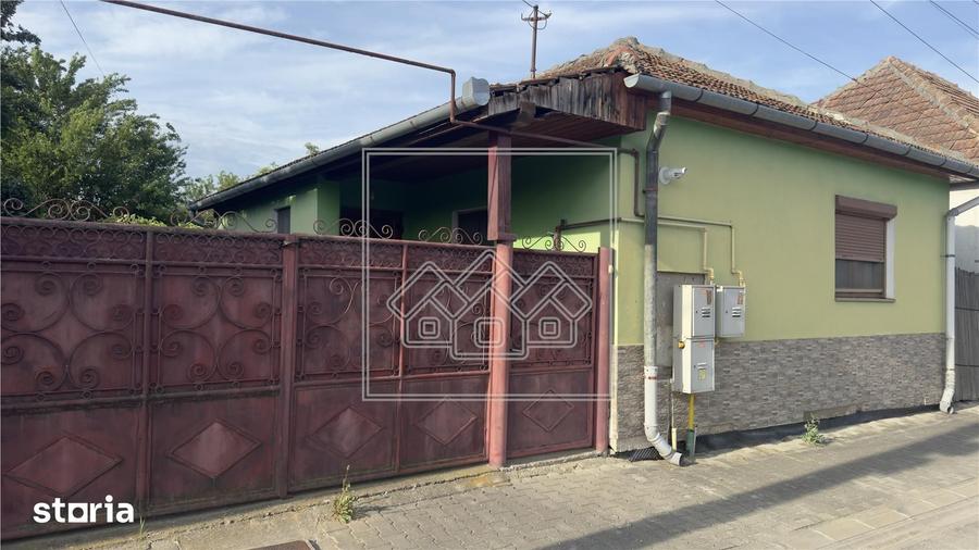 Casă cu 2 camere cu Teren 1167 Mp în Central
