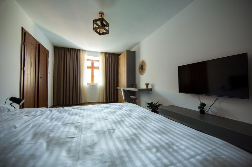Casă individuală cu 6 camere cu Canalizare în Baciu