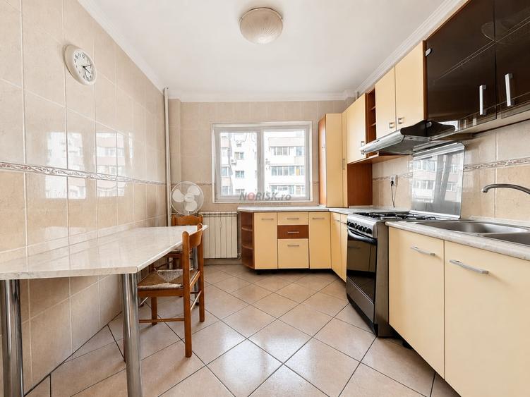 Apartament cu 3 camere decomandat, mobilat în Moinești