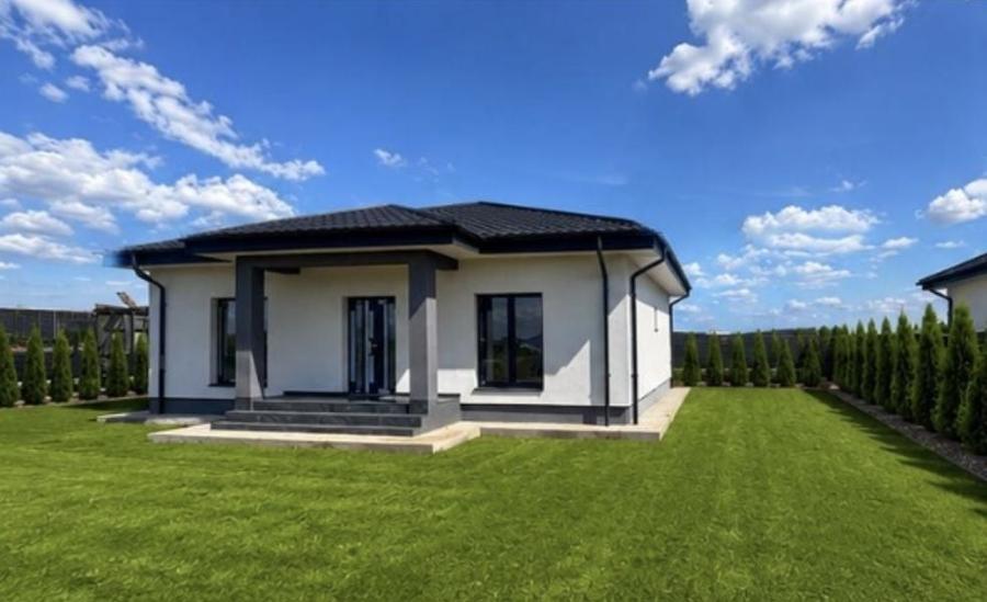 Casă cu 3 camere în Dumbrava